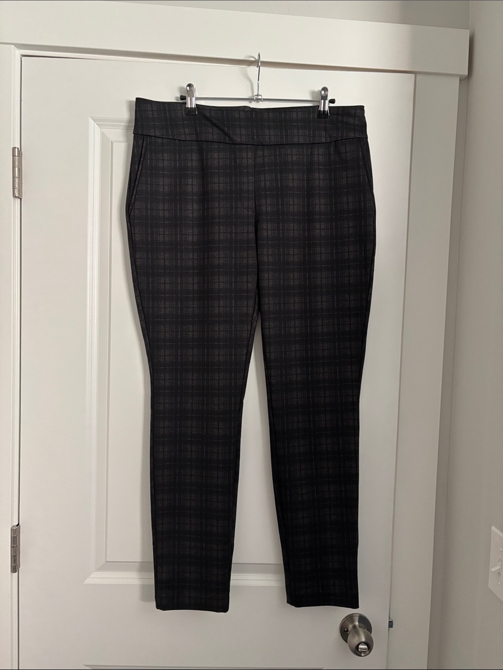 Women’s Plaid Slim Ankle Pants - Black